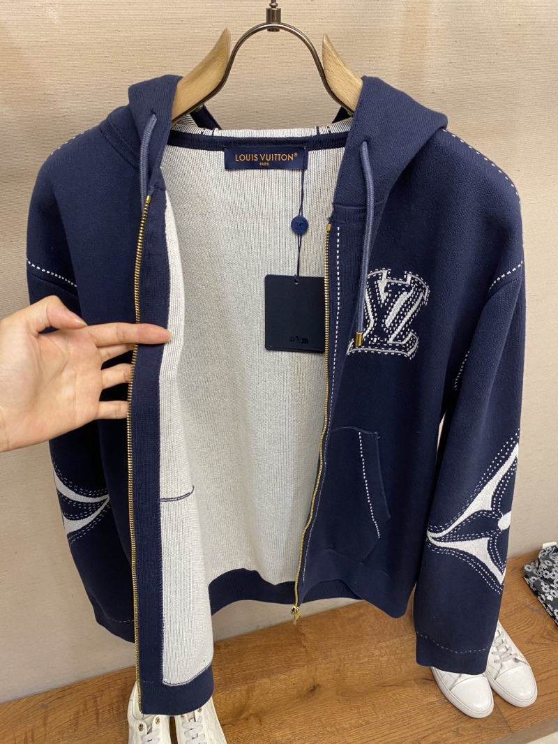 l0vis Vvtt0n outwear